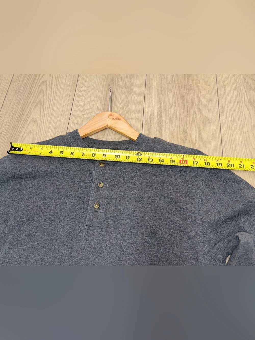 LL Bean Mens M Tall Carefree Unshrinkable Tee Traditional Fit L-Sleeve Henley